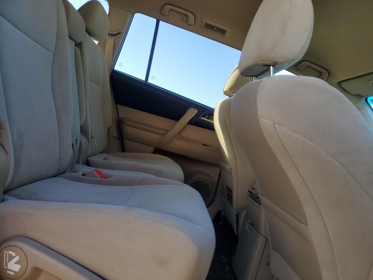 Toyota Highlander Base Image 12