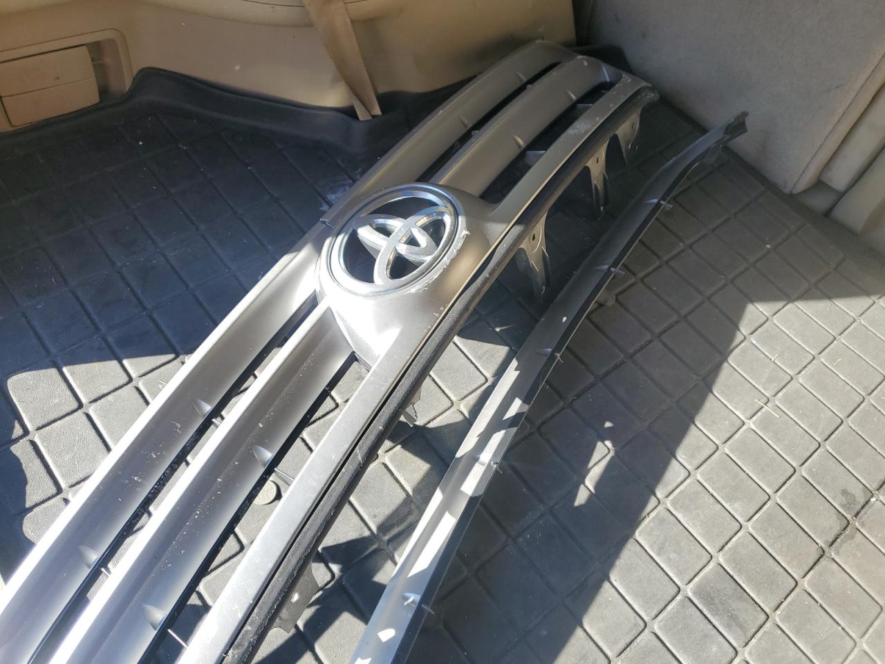 Toyota Highlander Base Image 14