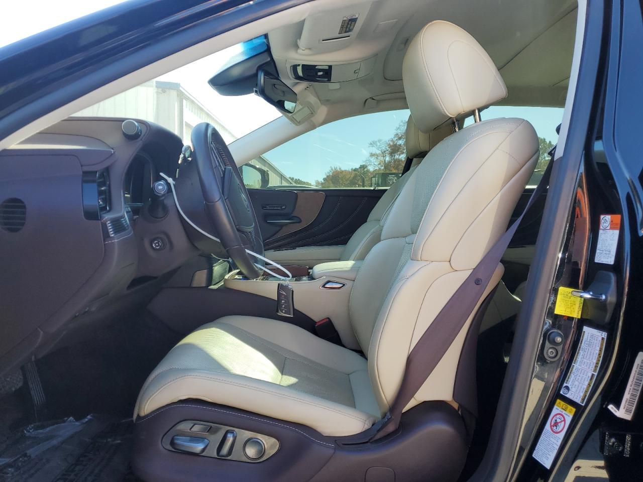 Lexus LS 500 Base Image 8