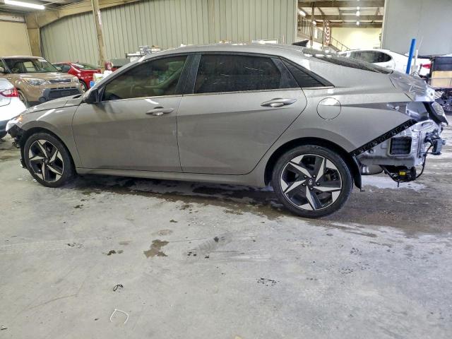 Hyundai ELANTRA Limited Image 3