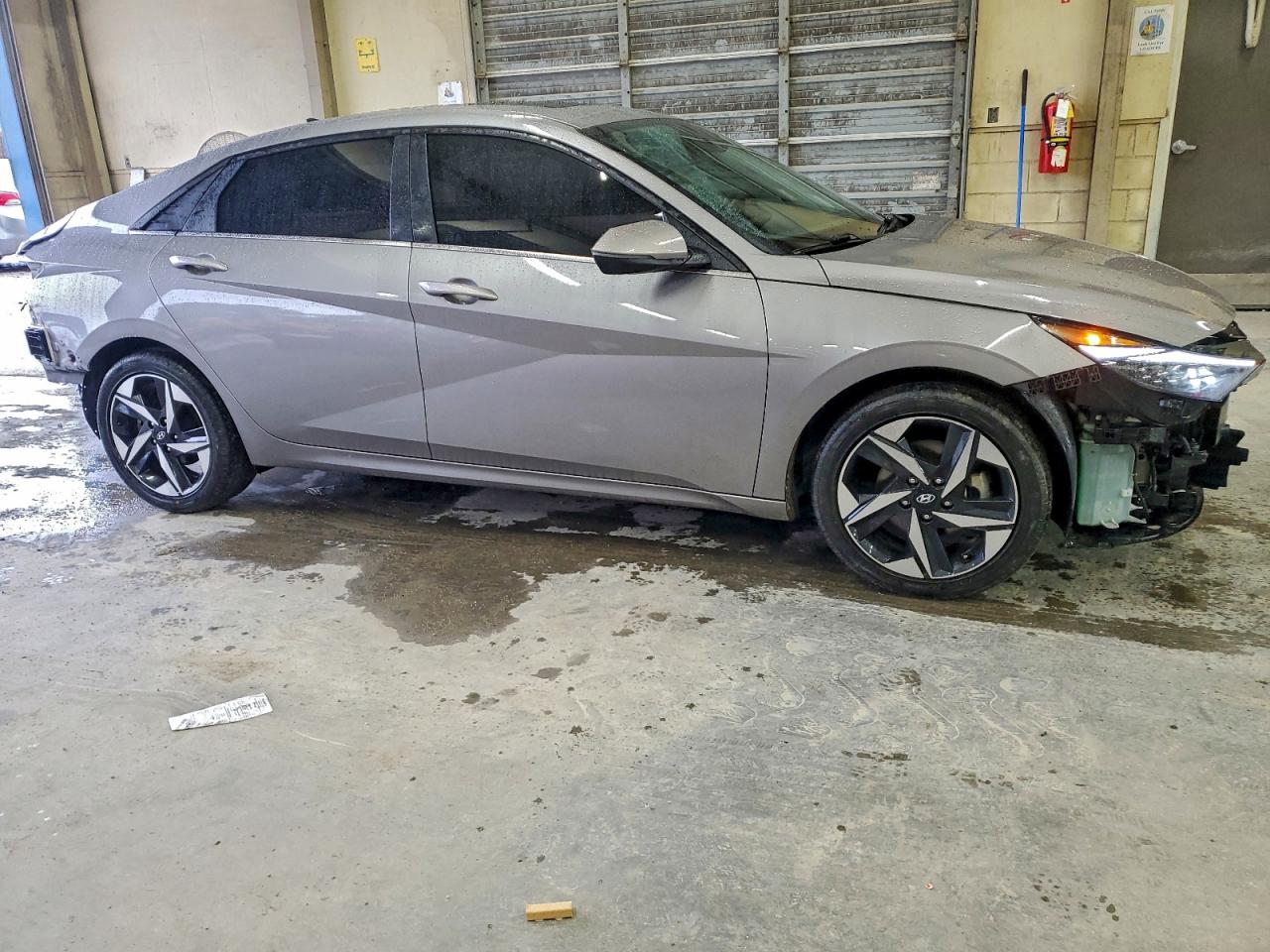 Hyundai ELANTRA Limited Image 12