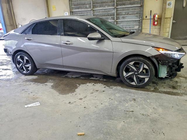 Hyundai ELANTRA Limited Image 12