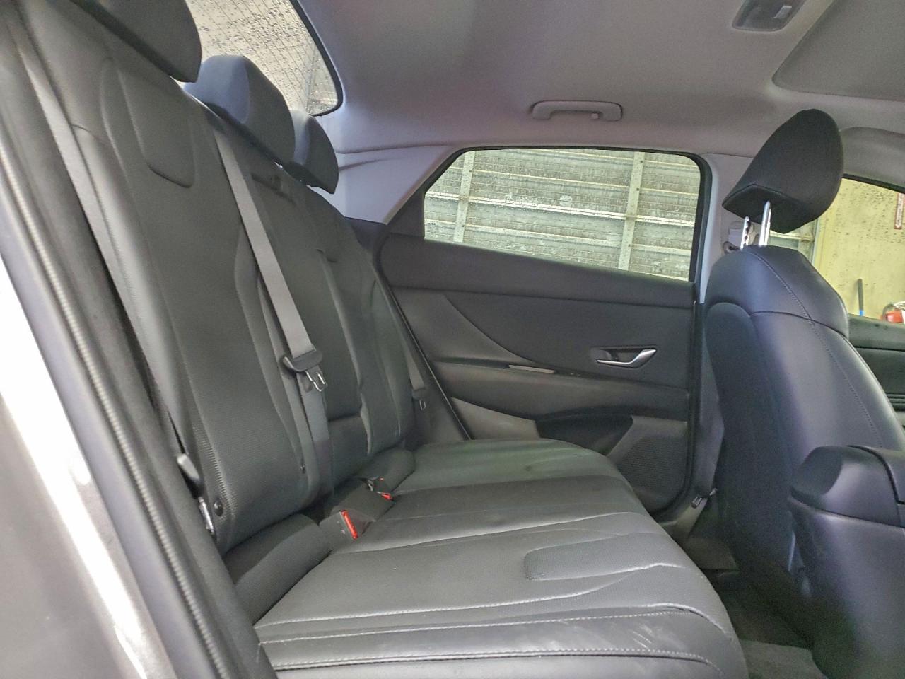 Hyundai ELANTRA Limited Image 10