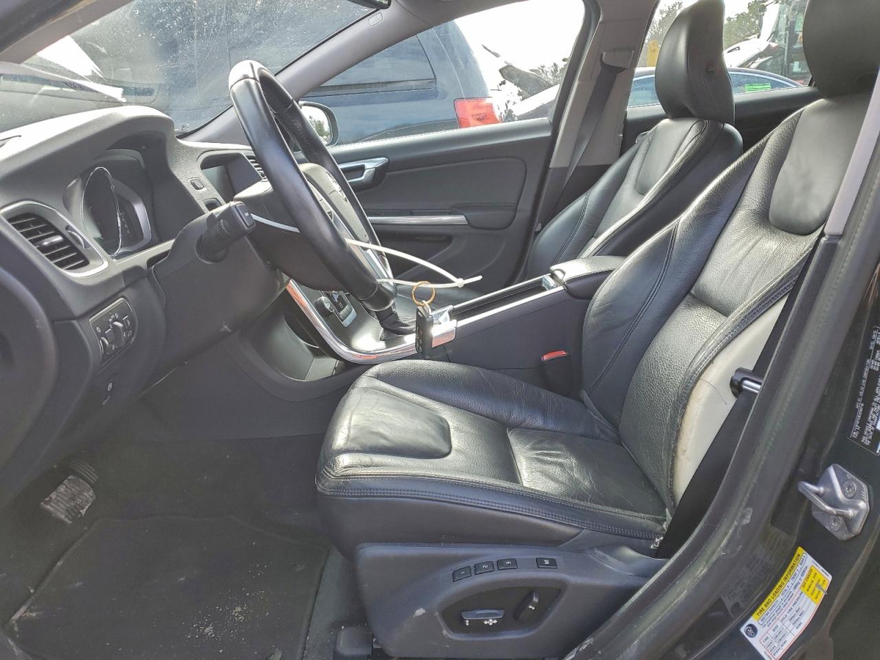 Volvo S60 T5 Image 11