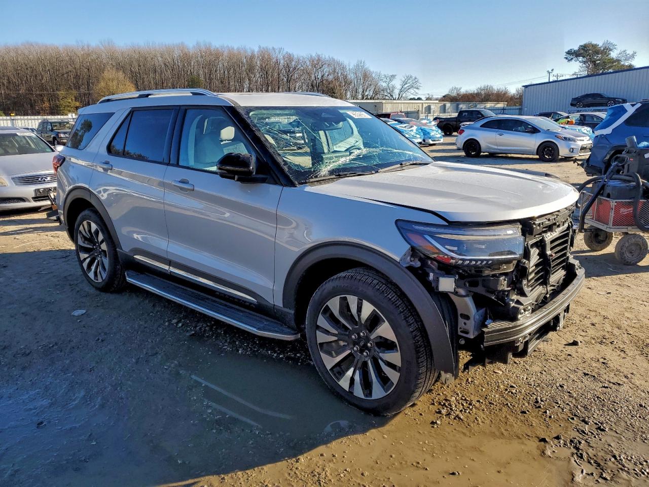 Ford Explorer Platinum Image 9