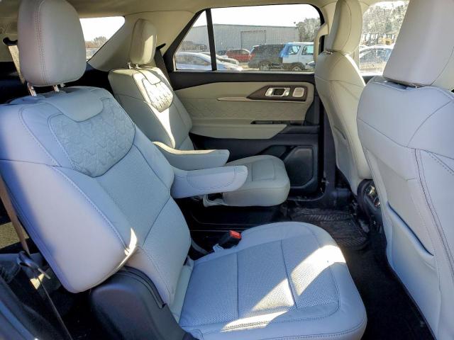 Ford Explorer Platinum Image 8