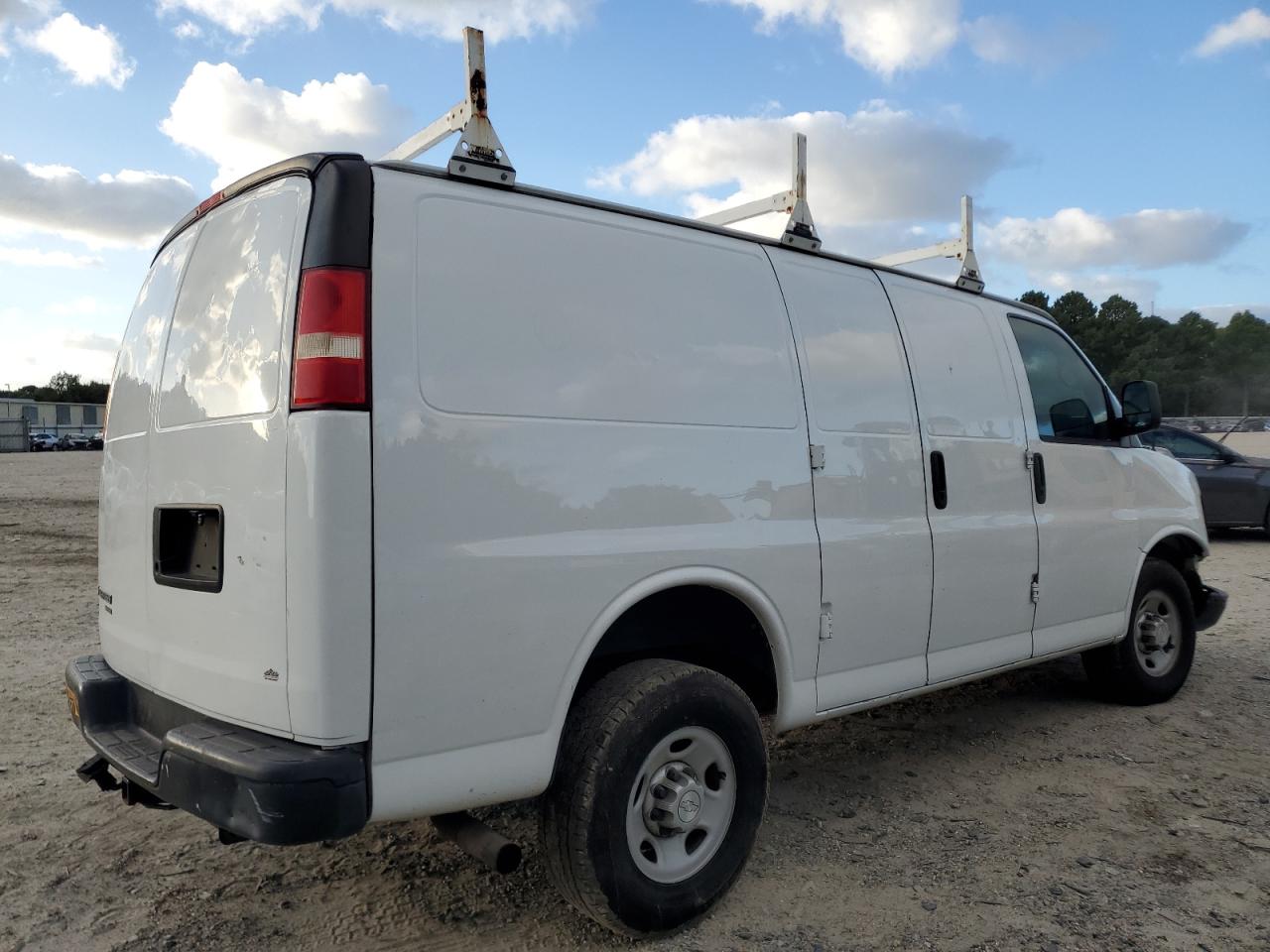 Chevrolet Express Image 5