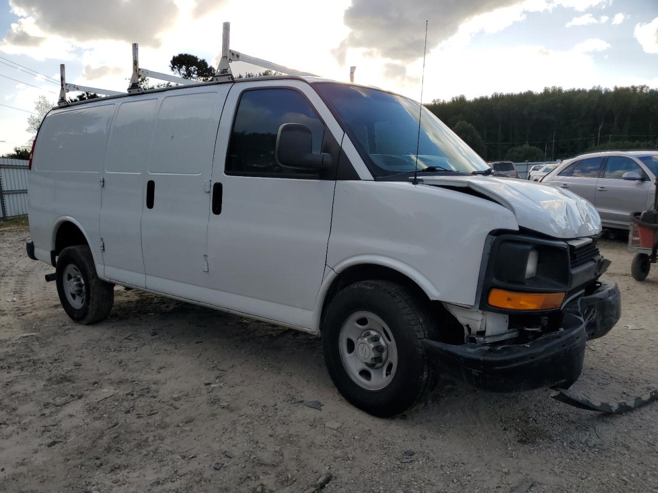 Chevrolet Express Image 2