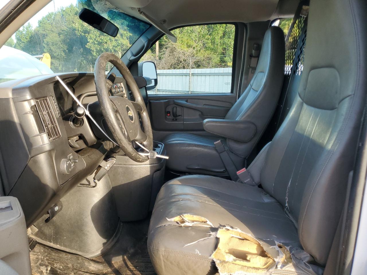 Chevrolet Express Image 11