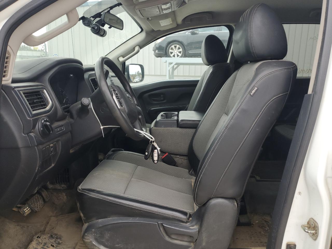 Nissan Titan S Image 6