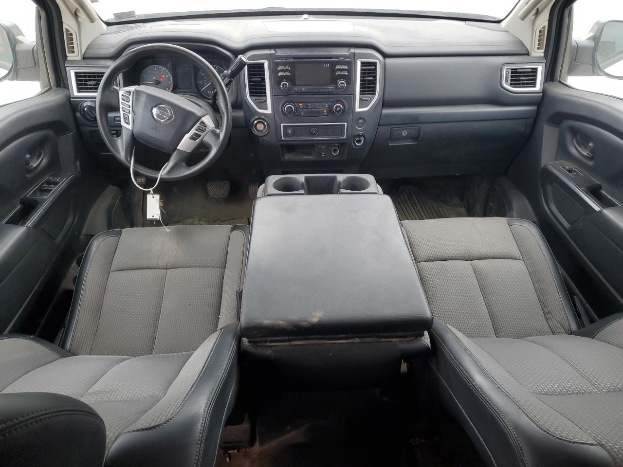 Nissan Titan S Image 7