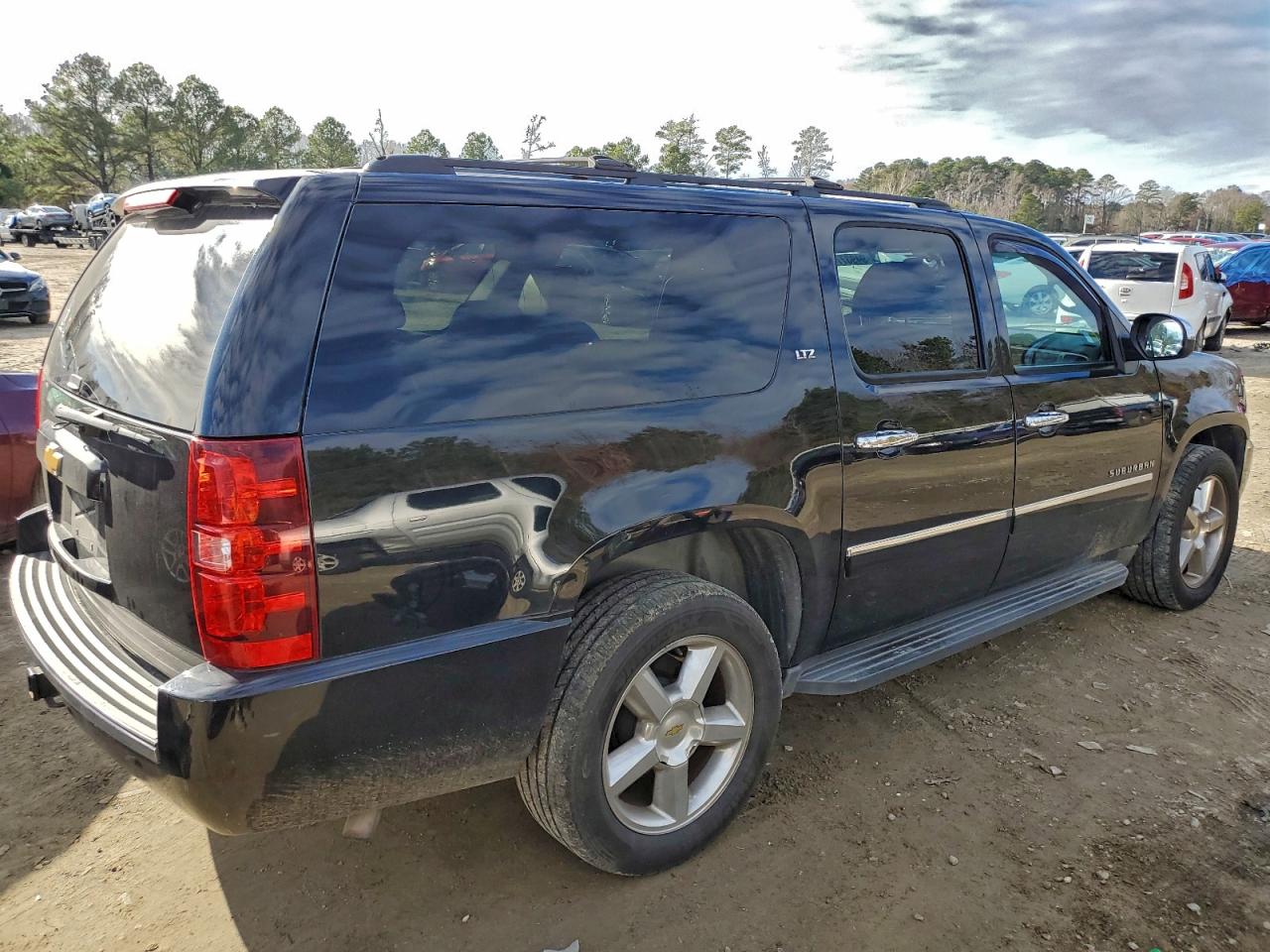 Chevrolet Suburban K1500 Ltz Image 3
