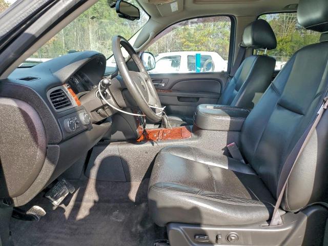 Chevrolet Suburban K1500 Ltz Image 12