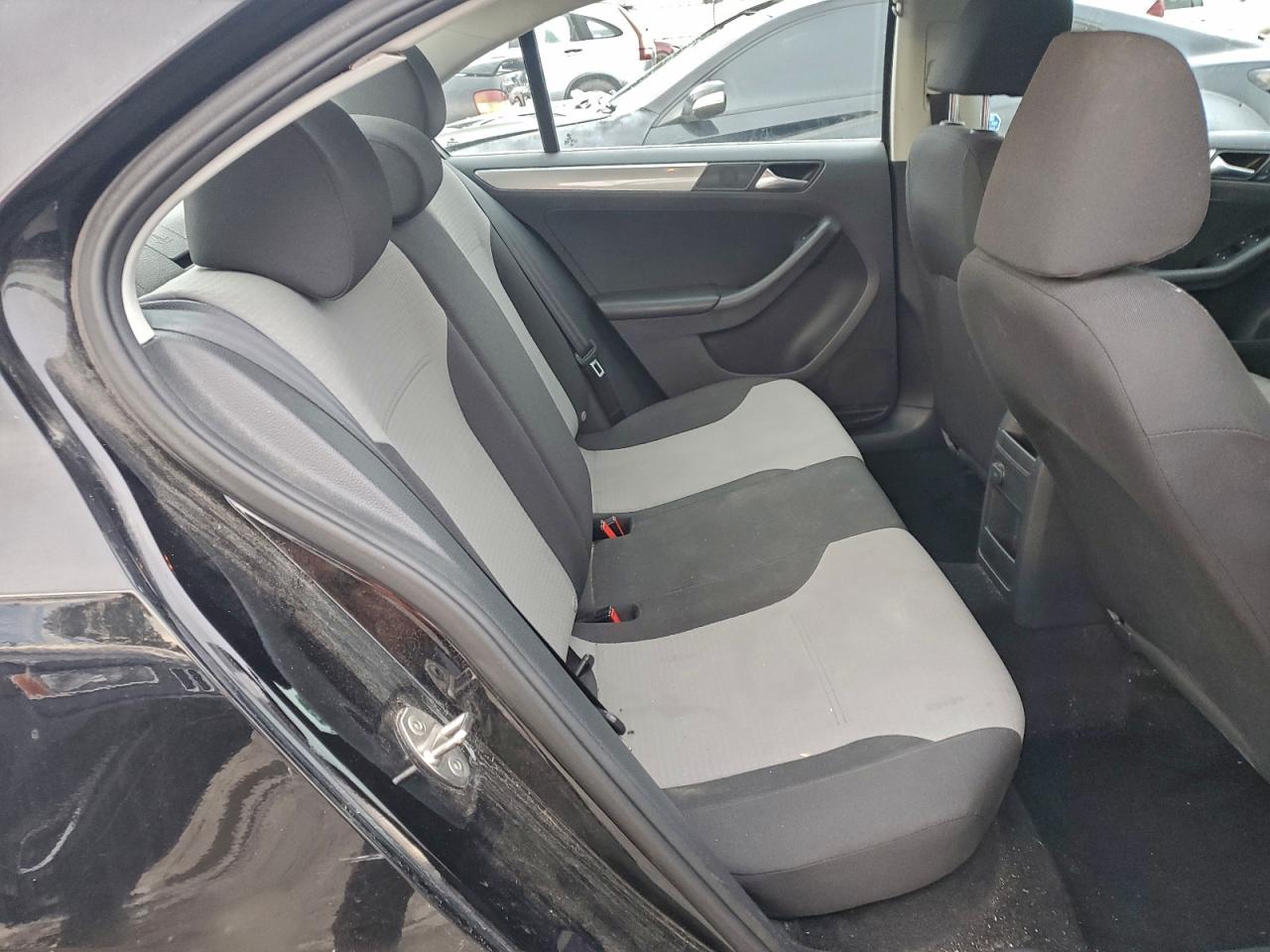 Volkswagen Jetta S Image 8