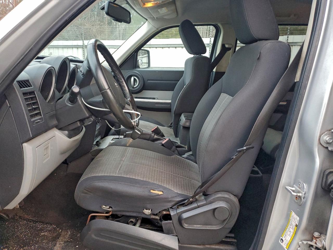 Dodge Nitro Slt Image 8