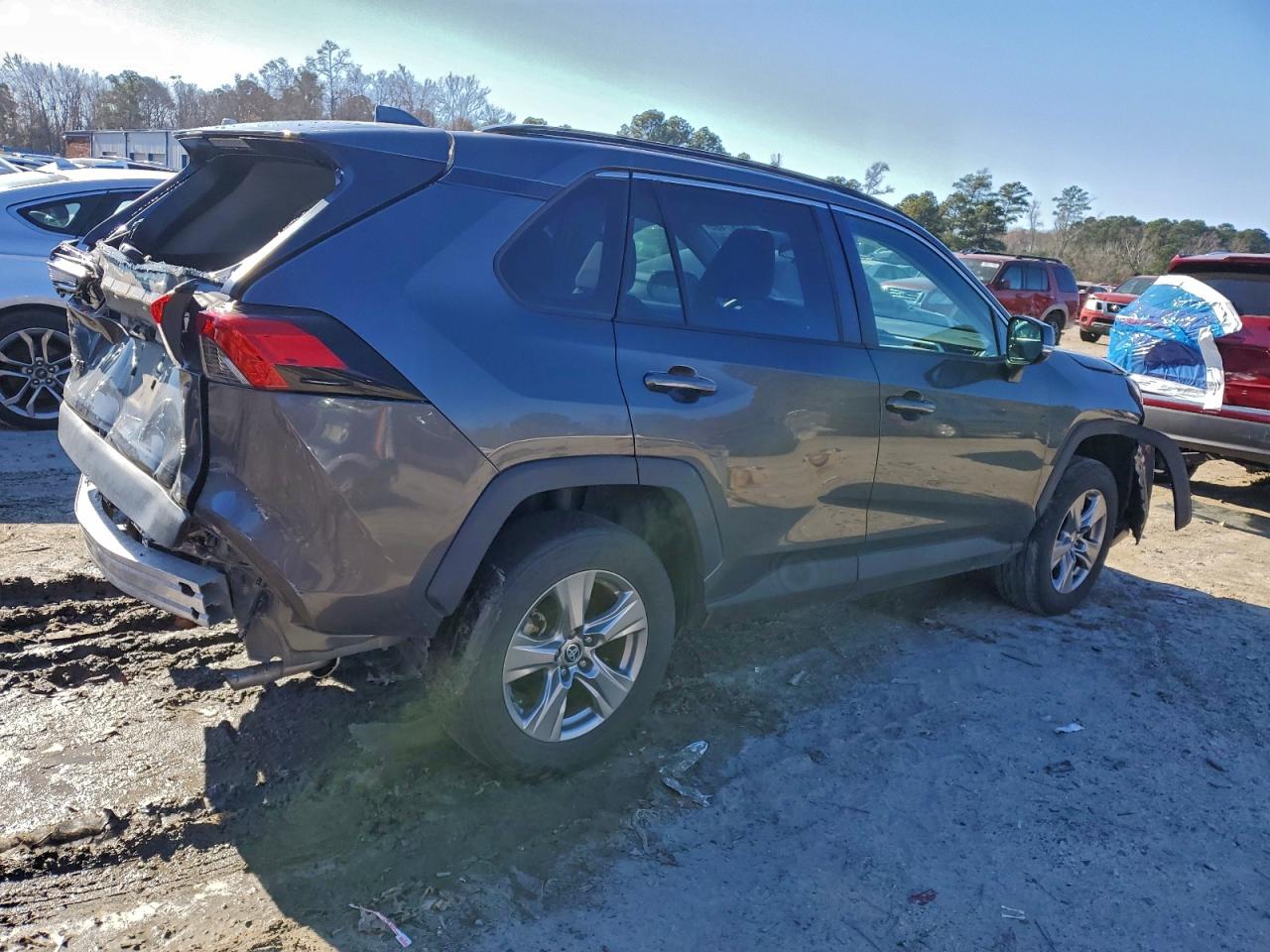 Toyota RAV4 Xle Image 2