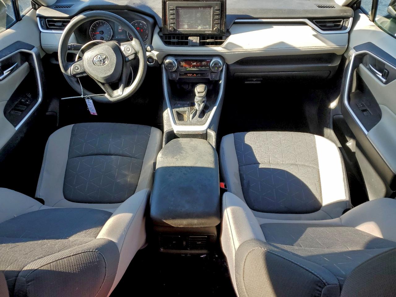 Toyota RAV4 Xle Image 12