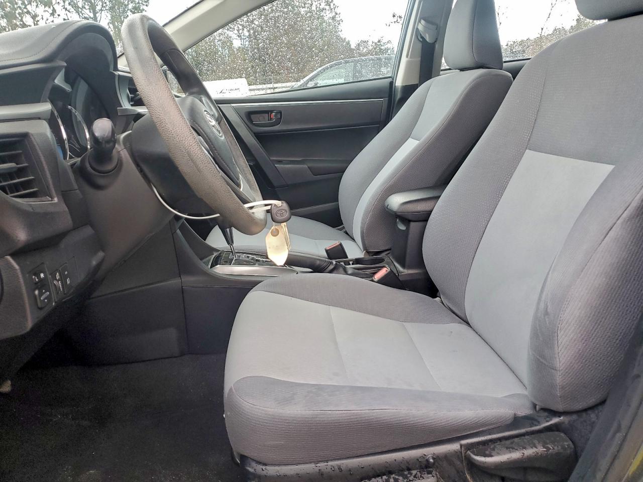 Toyota Corolla L Image 4