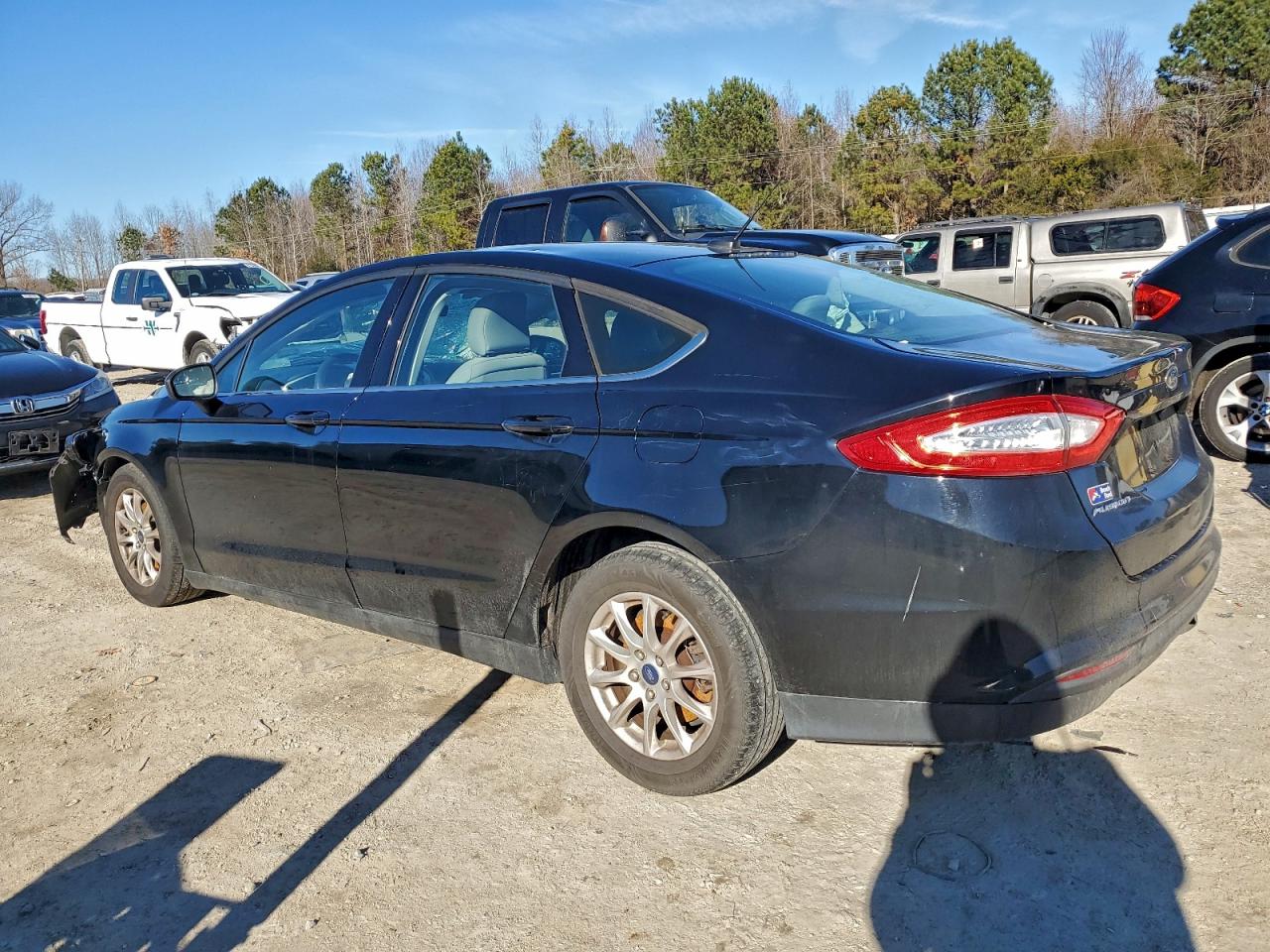 Ford Fusion S Image 2