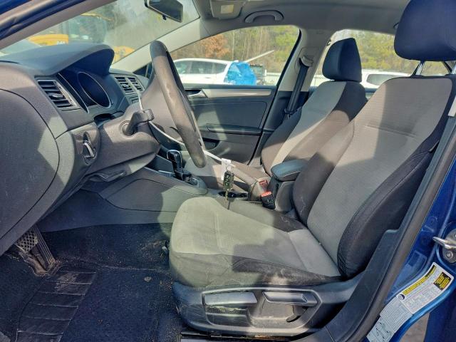 Volkswagen Jetta S Image 8