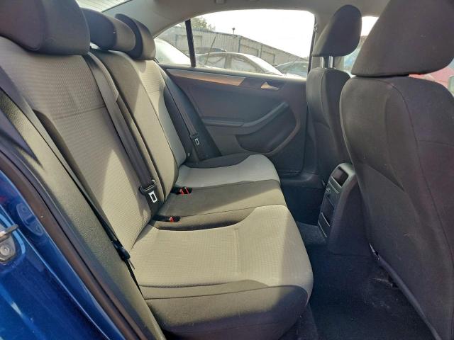 Volkswagen Jetta S Image 7