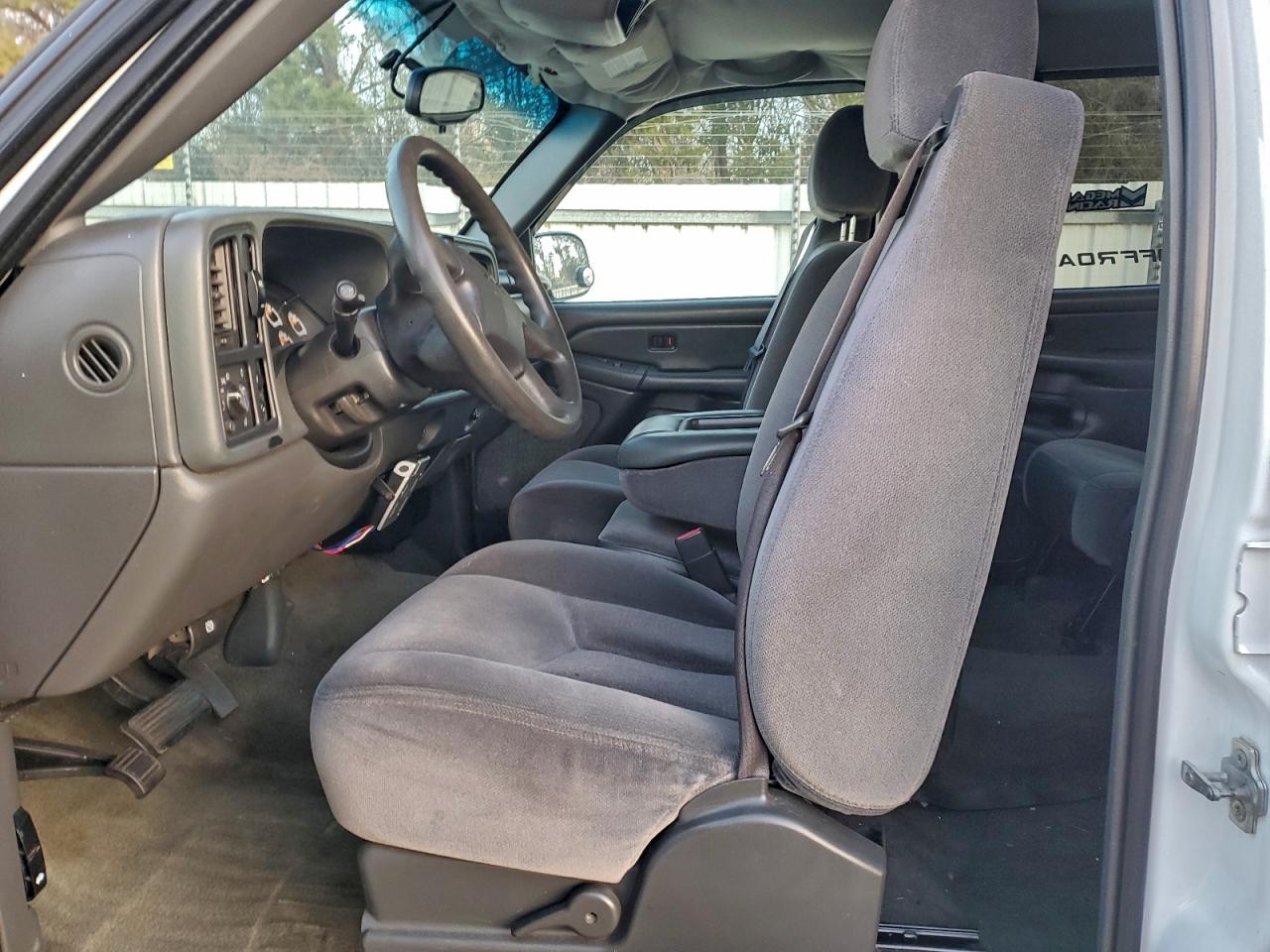 GMC Sierra C1500 Image 11