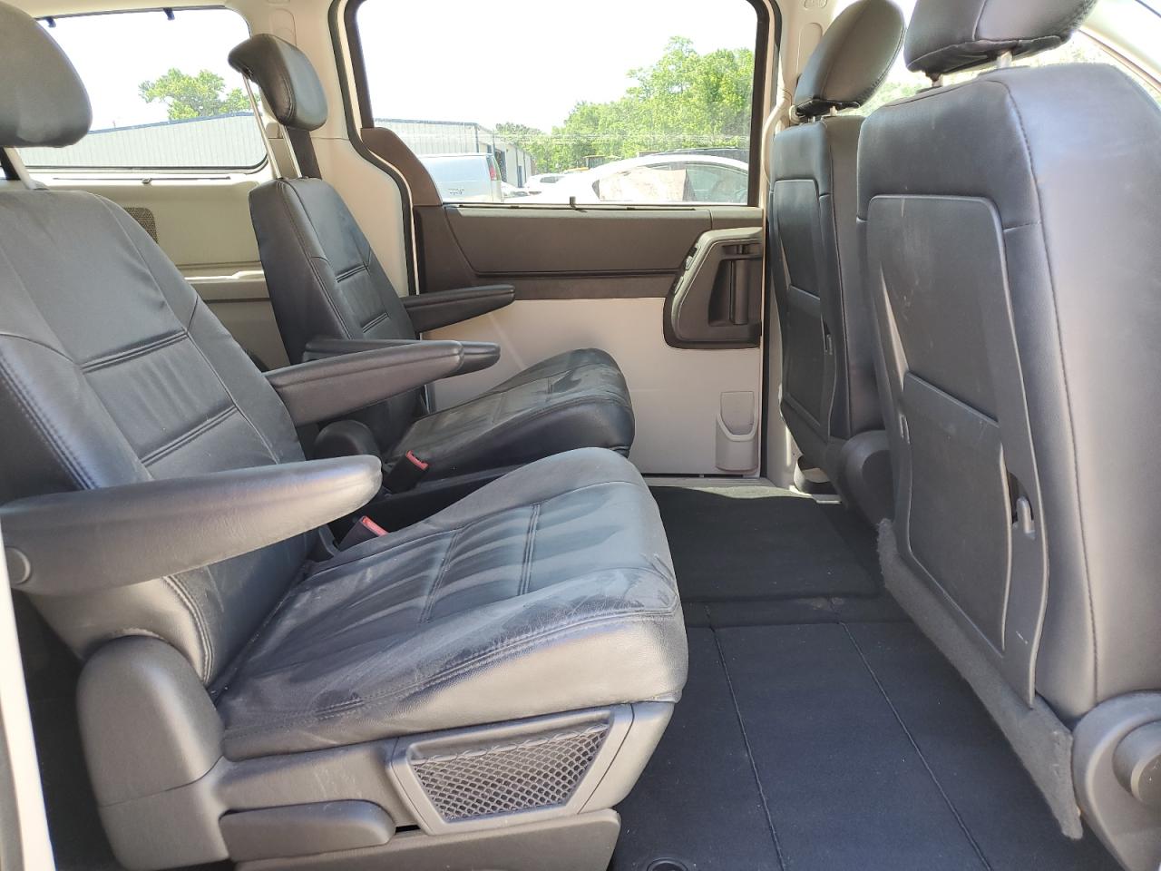 Dodge Caravan Sxt Image 9