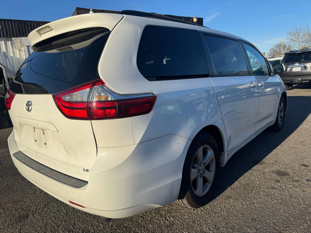 Toyota Sienna Le Image 4