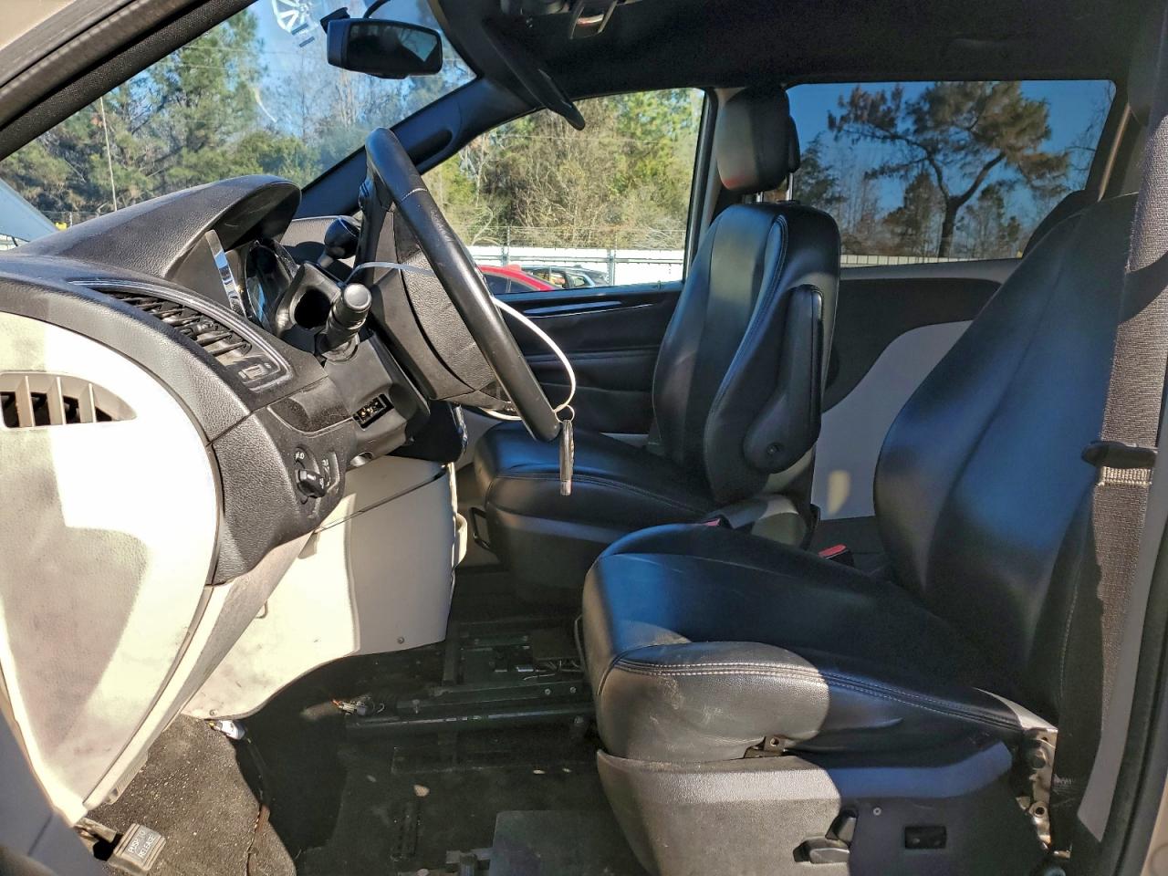 Dodge Caravan Sxt Image 9