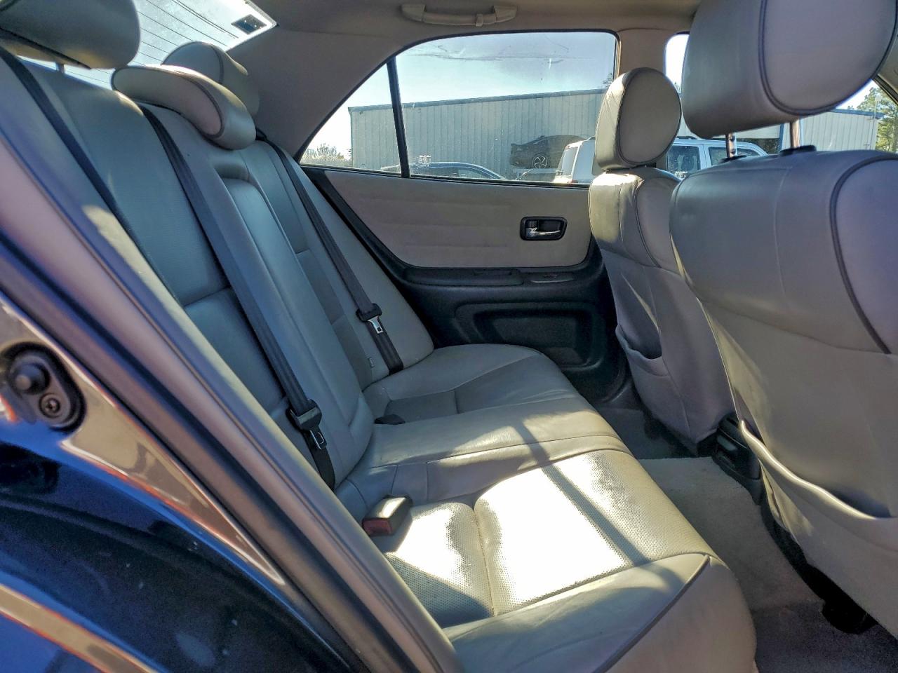 Lexus Is 300 Image 10