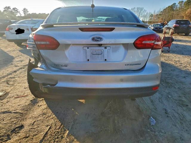 Ford Focus Titanium Image 9