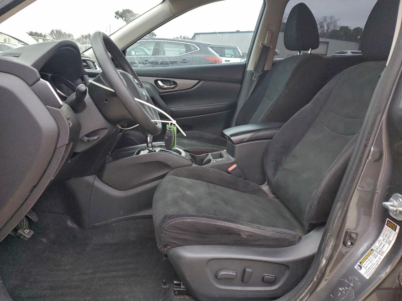 Nissan Rogue S Image 8