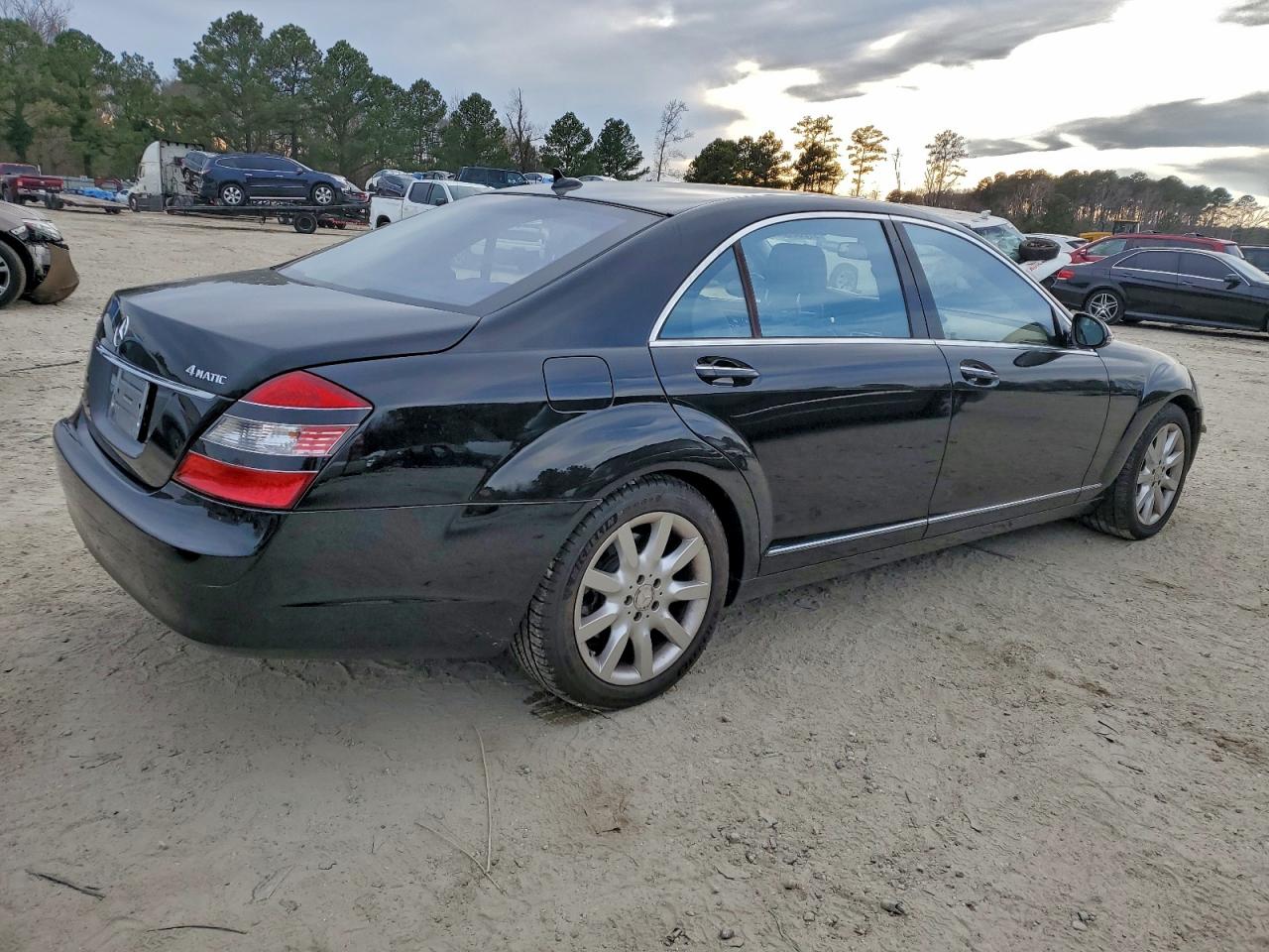 Mercedes-Benz S-Class 550 4matic Image 4