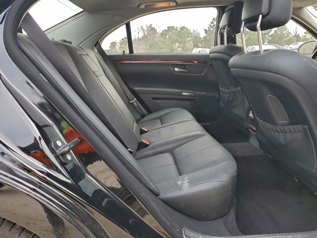 Mercedes-Benz S-Class 550 4matic Image 12