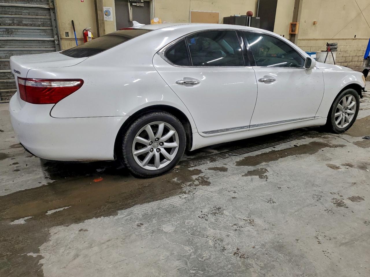 Lexus LS 460 Image 9