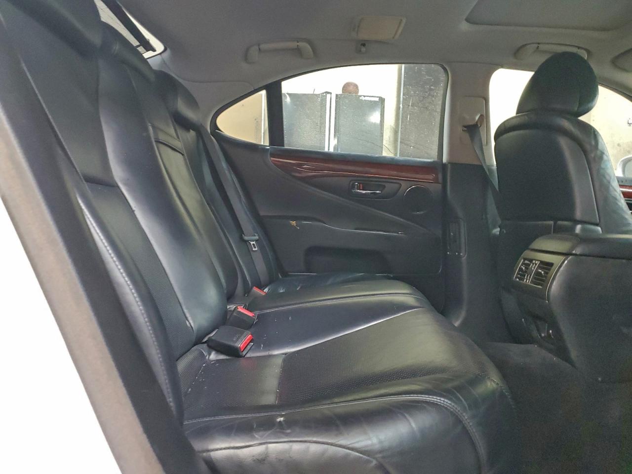 Lexus LS 460 Image 2