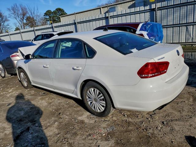 Volkswagen Passat S Image 2