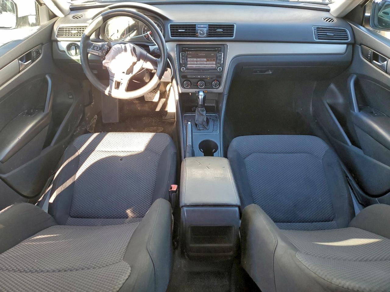 Volkswagen Passat S Image 7