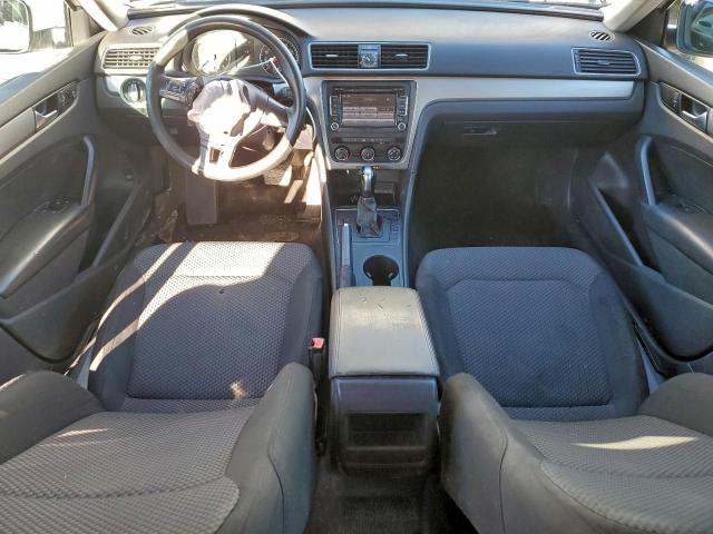 Volkswagen Passat S Image 7