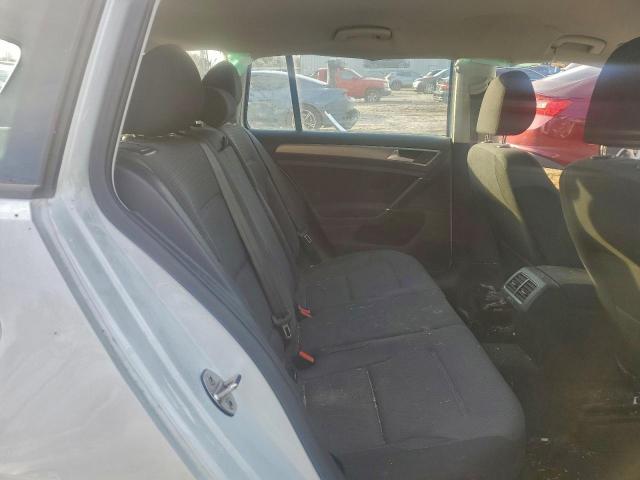 Volkswagen Golf S Image 9