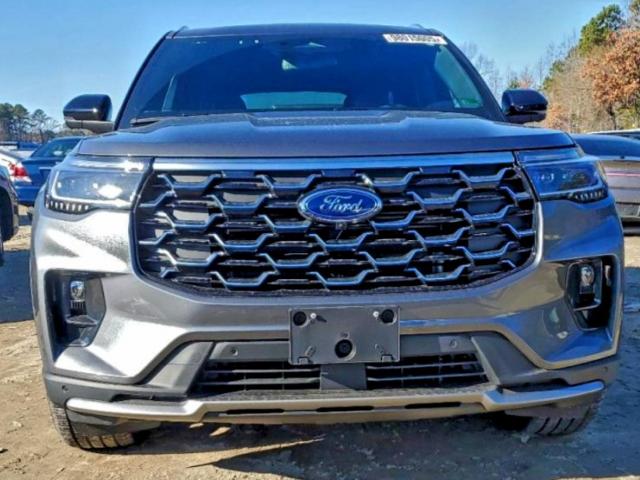 Ford Explorer Platinum Image 9