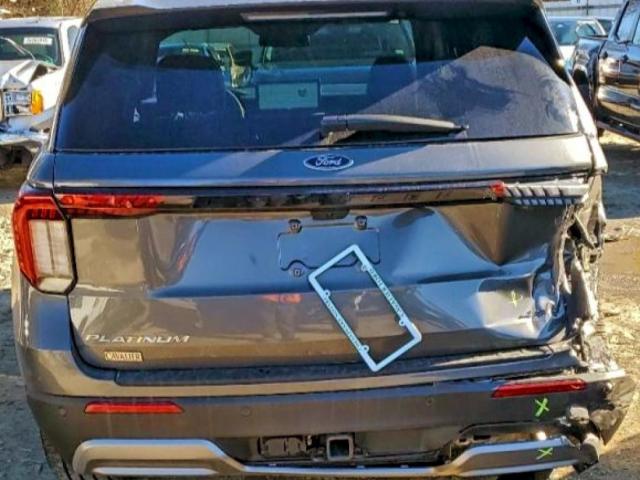 Ford Explorer Platinum Image 5