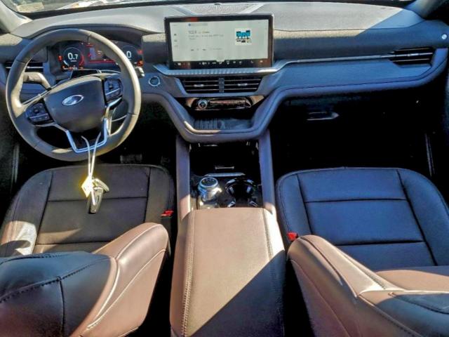 Ford Explorer Platinum Image 4