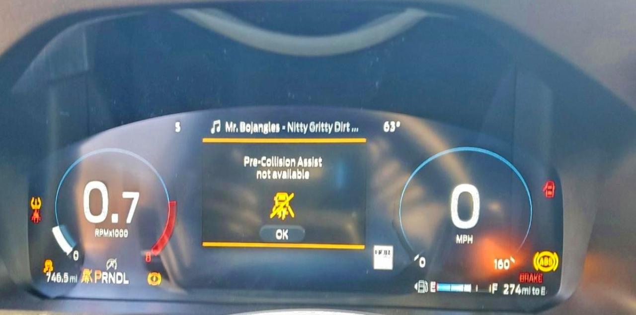 Ford Explorer Platinum Image 2