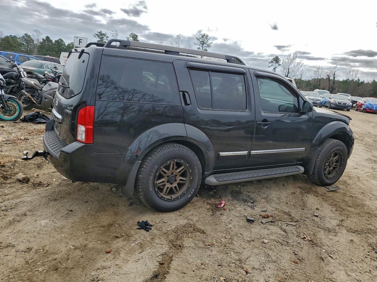 Nissan Pathfinder S Image 10