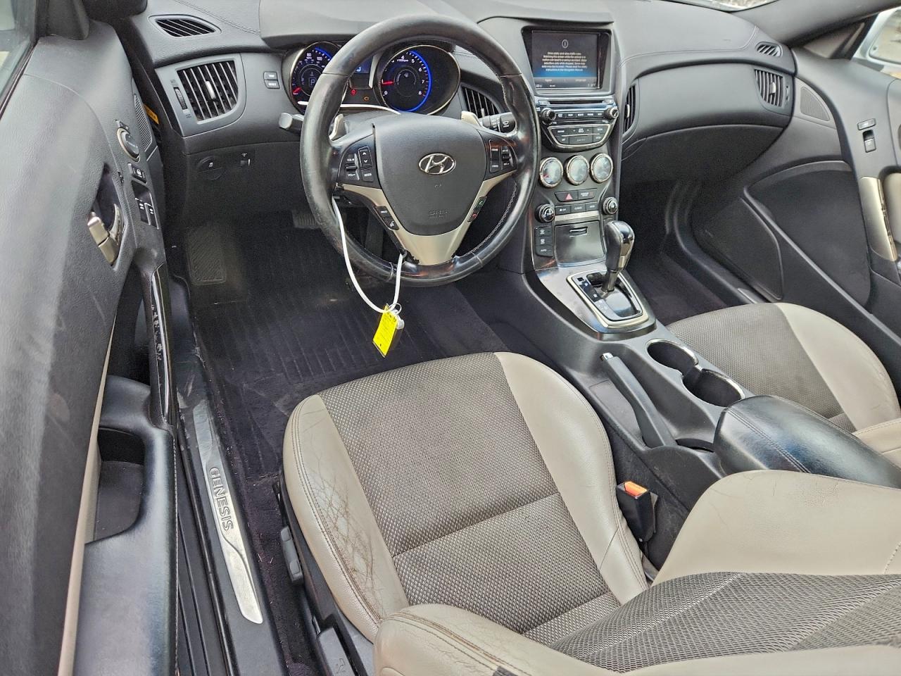 Hyundai Genesis 2.0t Image 8