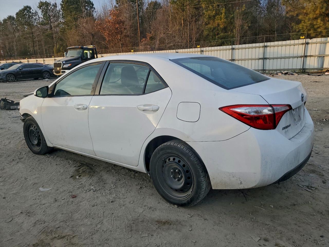 Toyota Corolla L Image 2