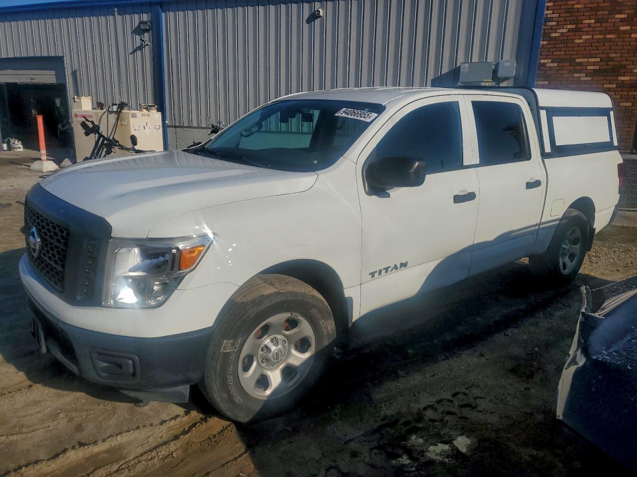 Nissan Titan S Image 1