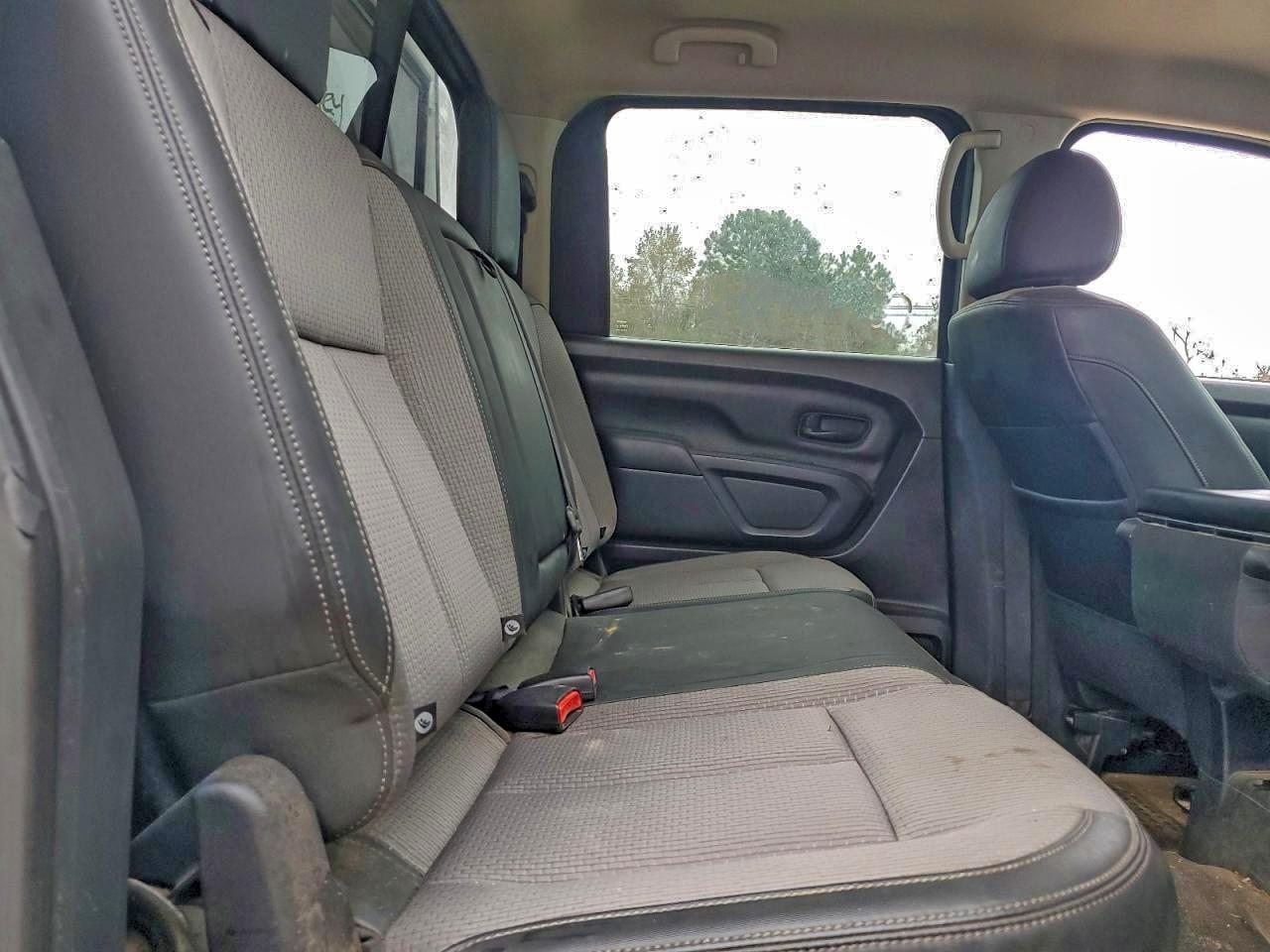 Nissan Titan S Image 10