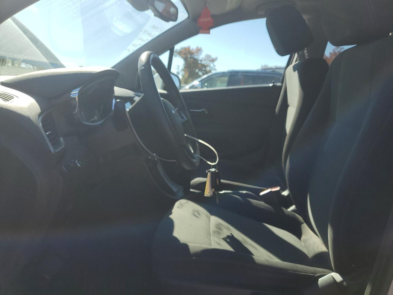 Chevrolet Trax Ls Image 4